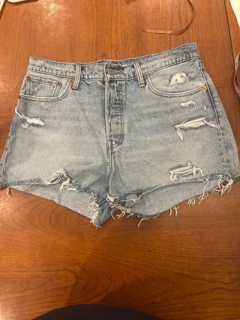 Levi’s Wedgie Short Distressed Light Wash Denim Shorts Size 32